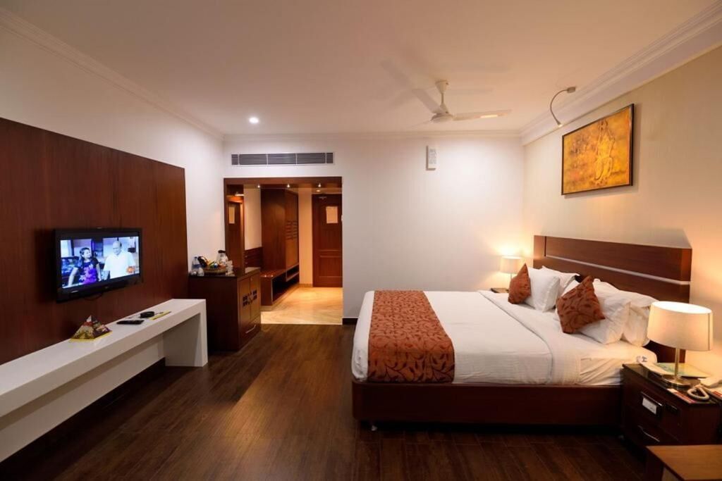 1 bedroom, premium bedding, minibar, in-room safe