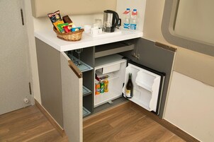 Cafetera/tetera, frigobar, tetera/pava eléctrica