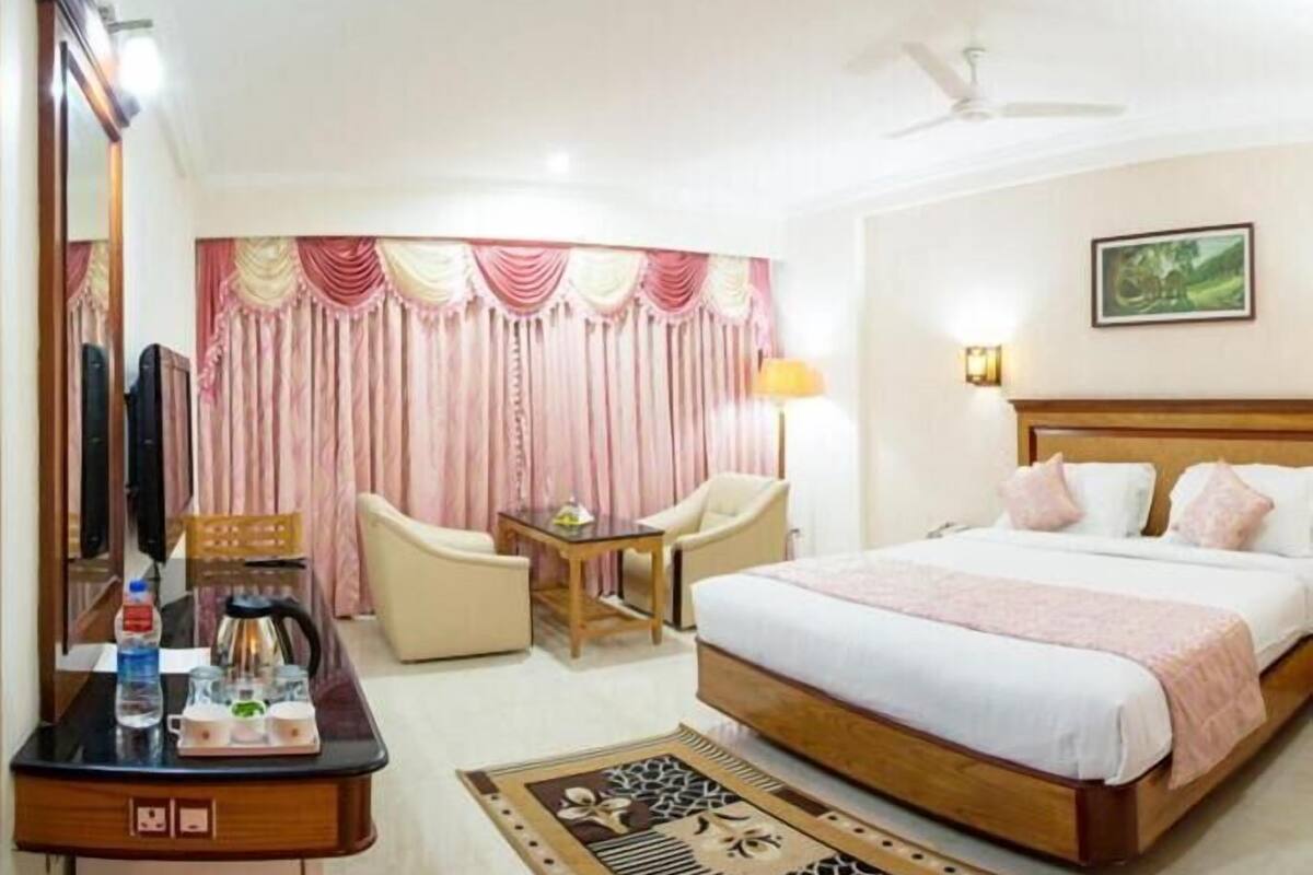 1 bedroom, premium bedding, minibar, in-room safe