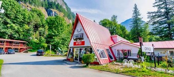 Holiday Motel & RV Resort