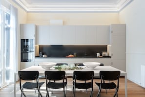 Superior Apartment, 5 Bedrooms | Dining room