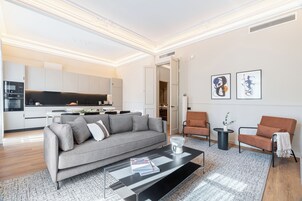 Superior Apartment, 5 Bedrooms | Living area | 37-inch flat-screen TV with digital channels