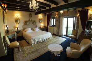 Exclusive Suite, 1 King Bed, Jetted Tub, Sea View | Premium bedding, minibar, in-room safe, desk - Hotel Palacio de la Peña (Bareyo)