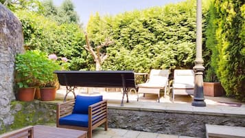 Habitació doble superior, 1 llit de matrimoni gran, vistes al jardí | Terrassa o pati