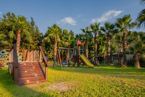 Área de juegos infantiles al aire libre