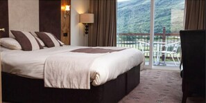 Free cots/infant beds, rollaway beds, free WiFi, bed sheets