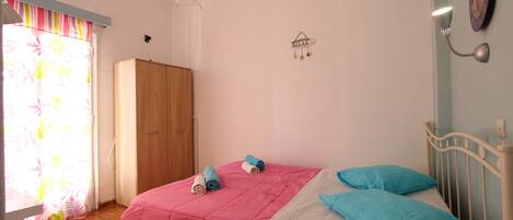 Standard Room, Balcony | Desk, laptop workspace, free WiFi, bed sheets