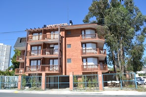 Front of property - Linda Vista Apart Hotel (Concon)