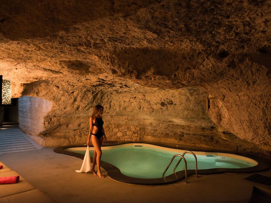 Hot tub, steam room, Turkish bath, body treatments, hydrotherapy