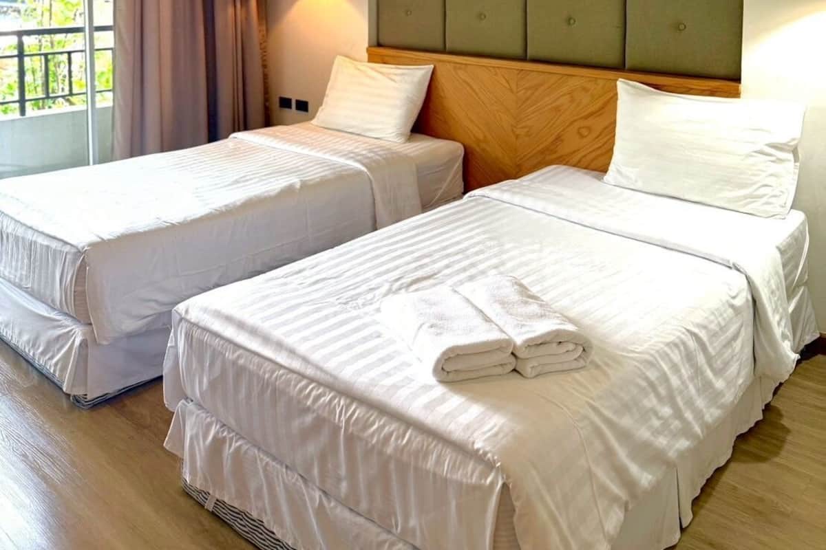 Minibar, escritorio, wifi gratis y ropa de cama 