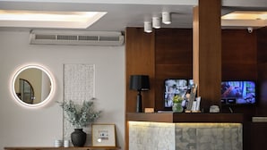 Reception - Oun Hotel Bangkok (Bangkok)