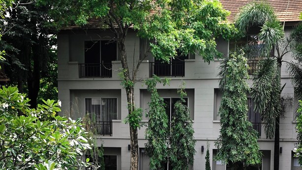 Outdoor pool, sun loungers - Oun Hotel Bangkok (Bangkok)