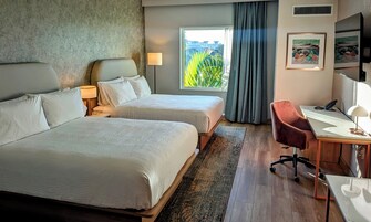 Escritorio, tabla de planchar con plancha y wifi gratis 