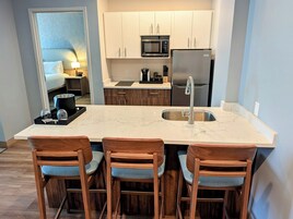 Refrigerador, microondas