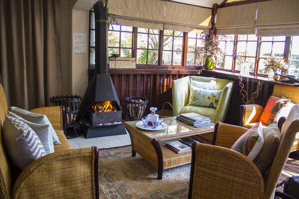 Bar-salon dans le hall