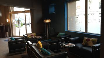 Coin salon dans le hall