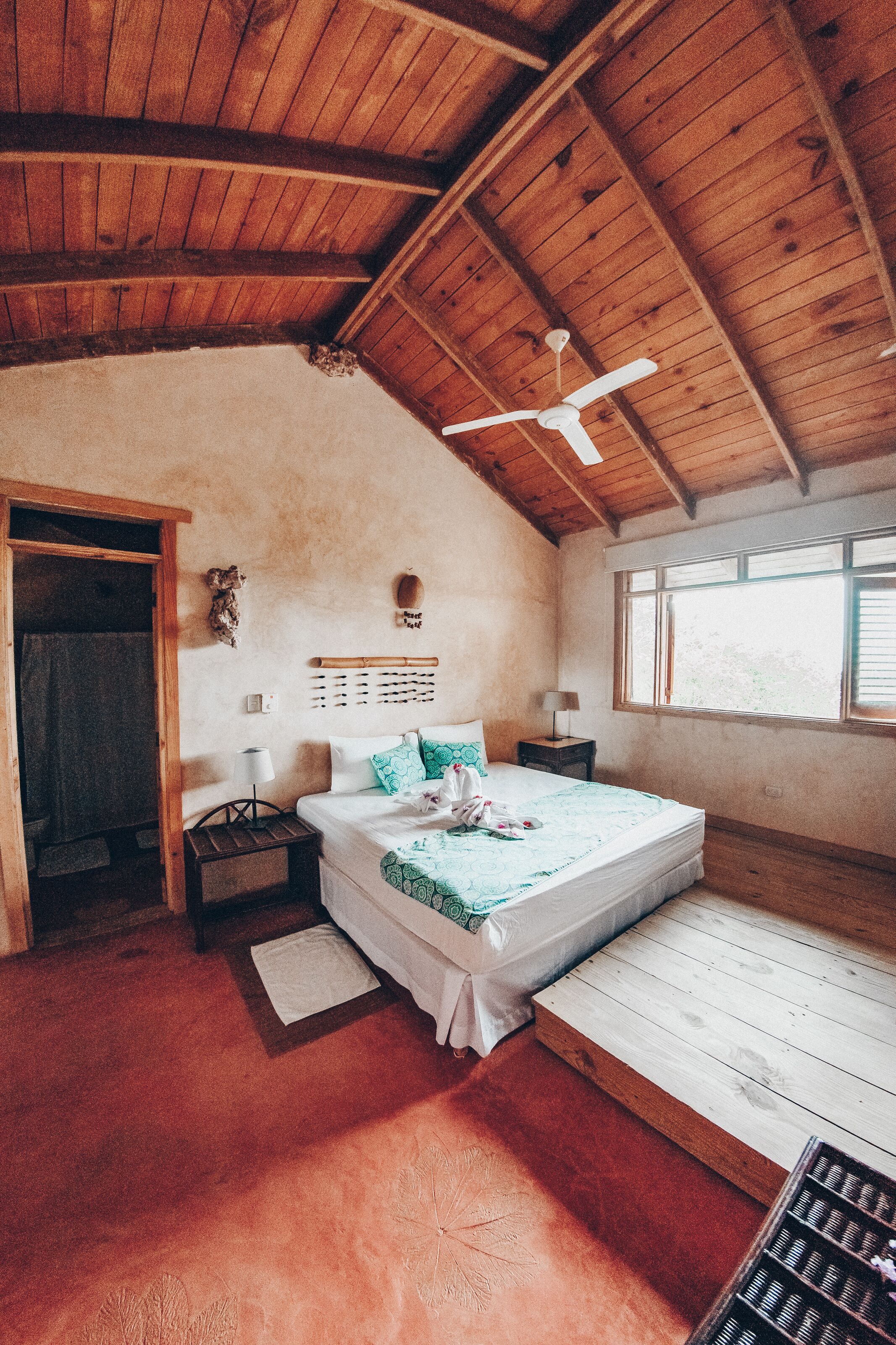 deluxe double room single use, 1 king bed, balcony, bay view | 1 bedroom, individually decorated, individually furnished, bed sheets