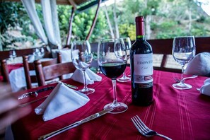 Petit déjeuner et déjeuner servis sur place, spécialités Cuisine fusion