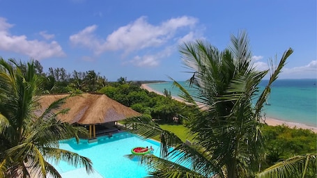 Outdoor pool, sun loungers