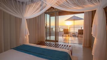 Classic Room | Minibar, in-room safe, free cribs/infant beds, free WiFi