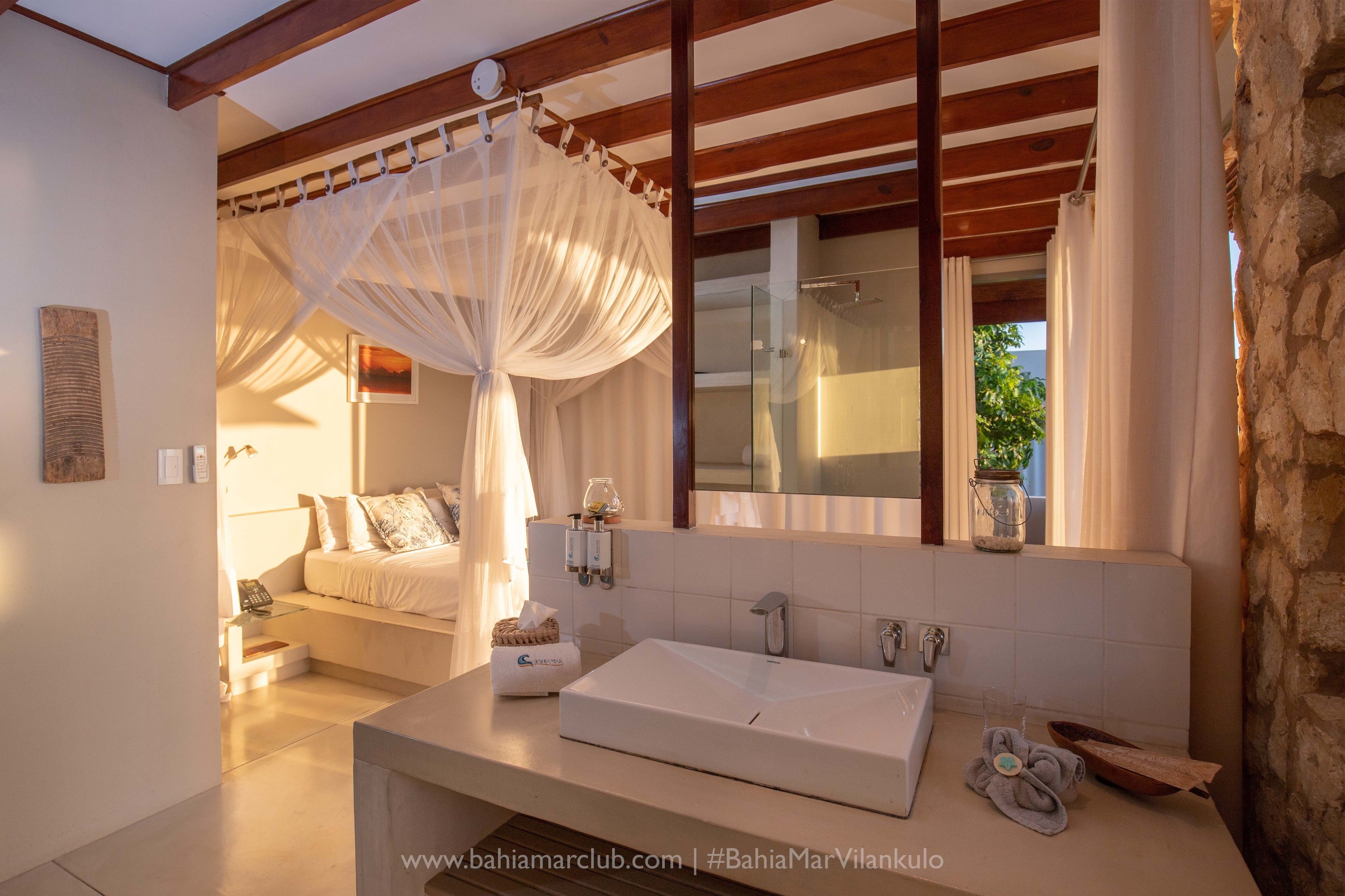 classic room | bathroom sink