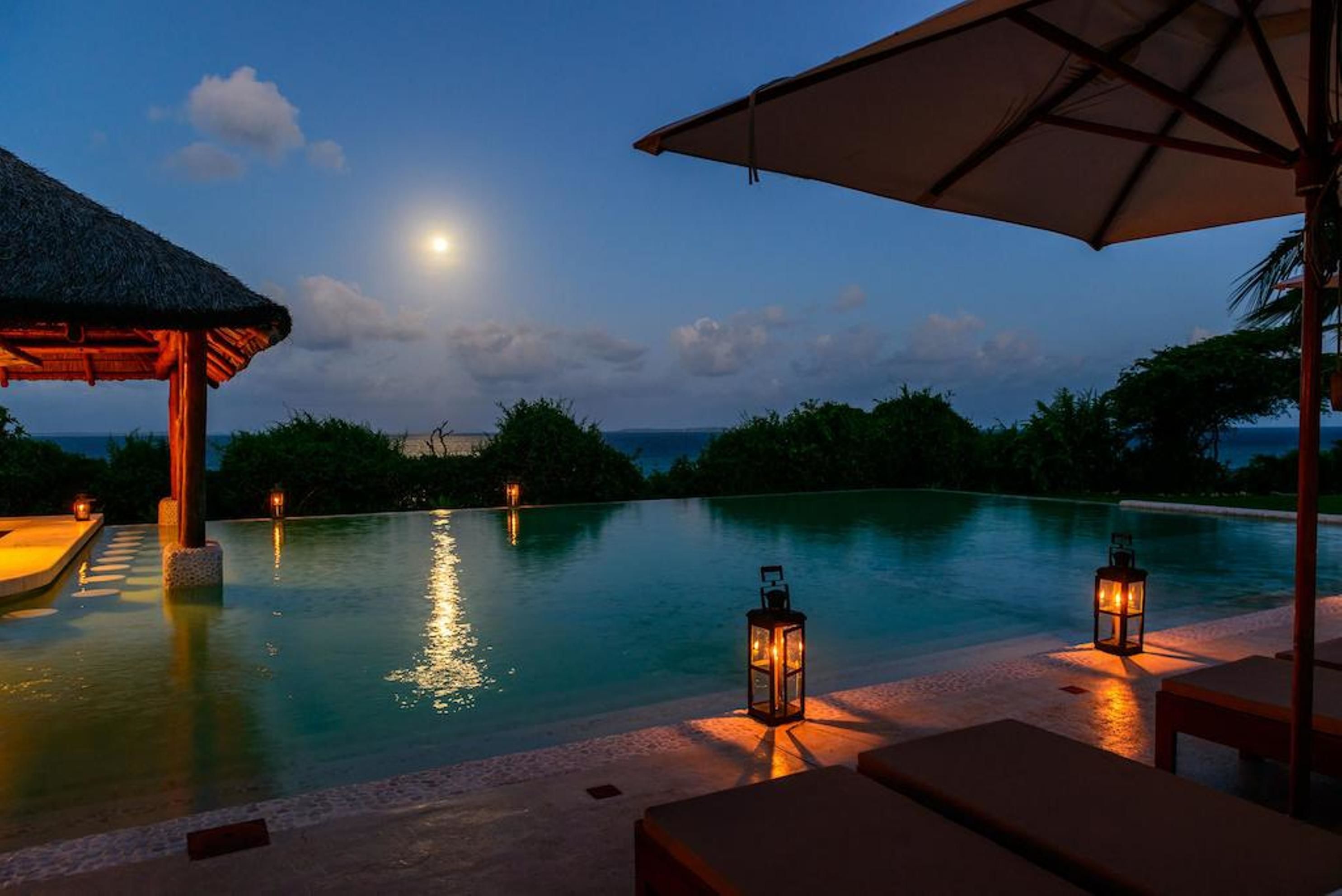 outdoor pool, pool loungers