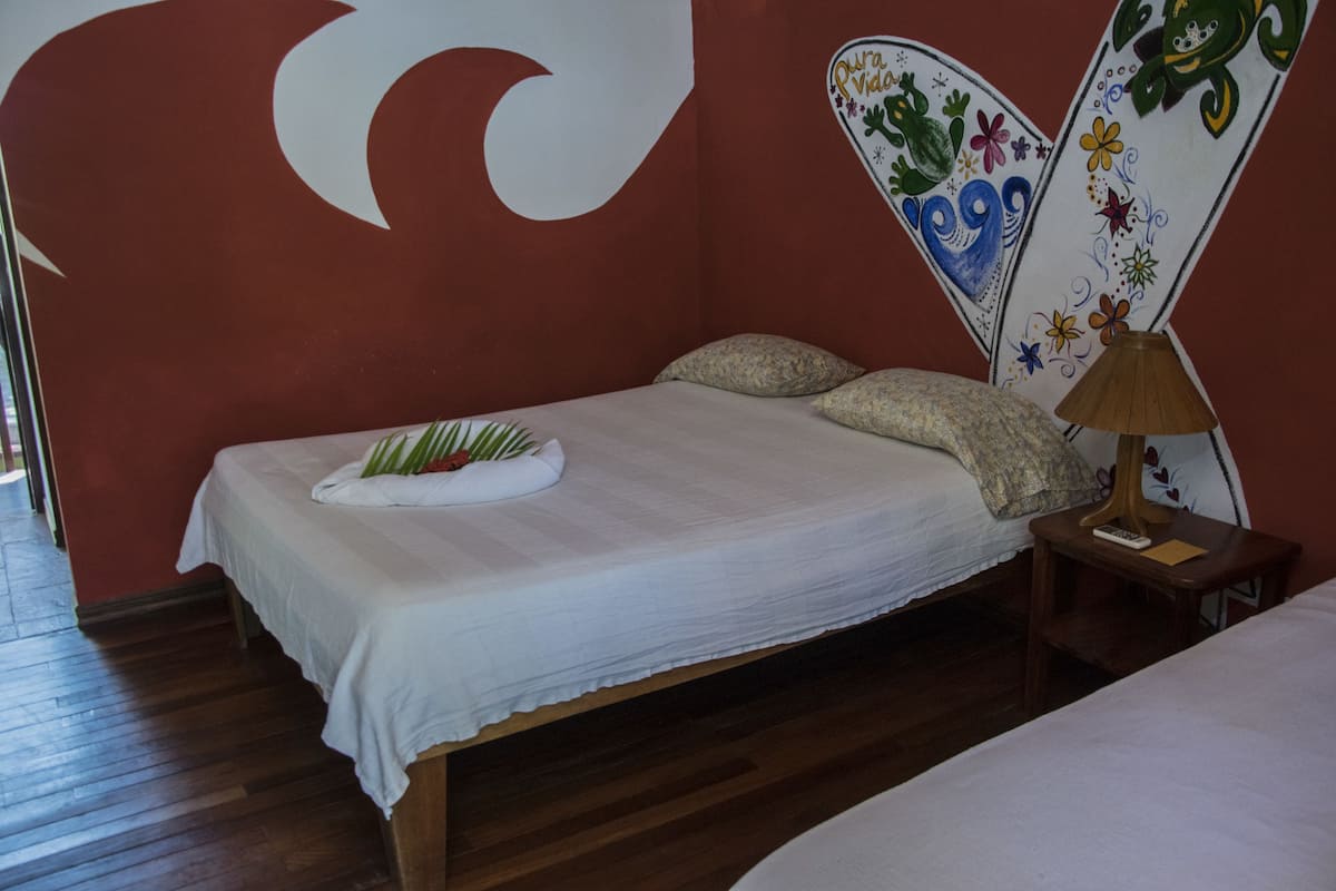 Superior Room, 1 Queen and 1 Twin Bed | Een kluis op de kamer, gratis wifi