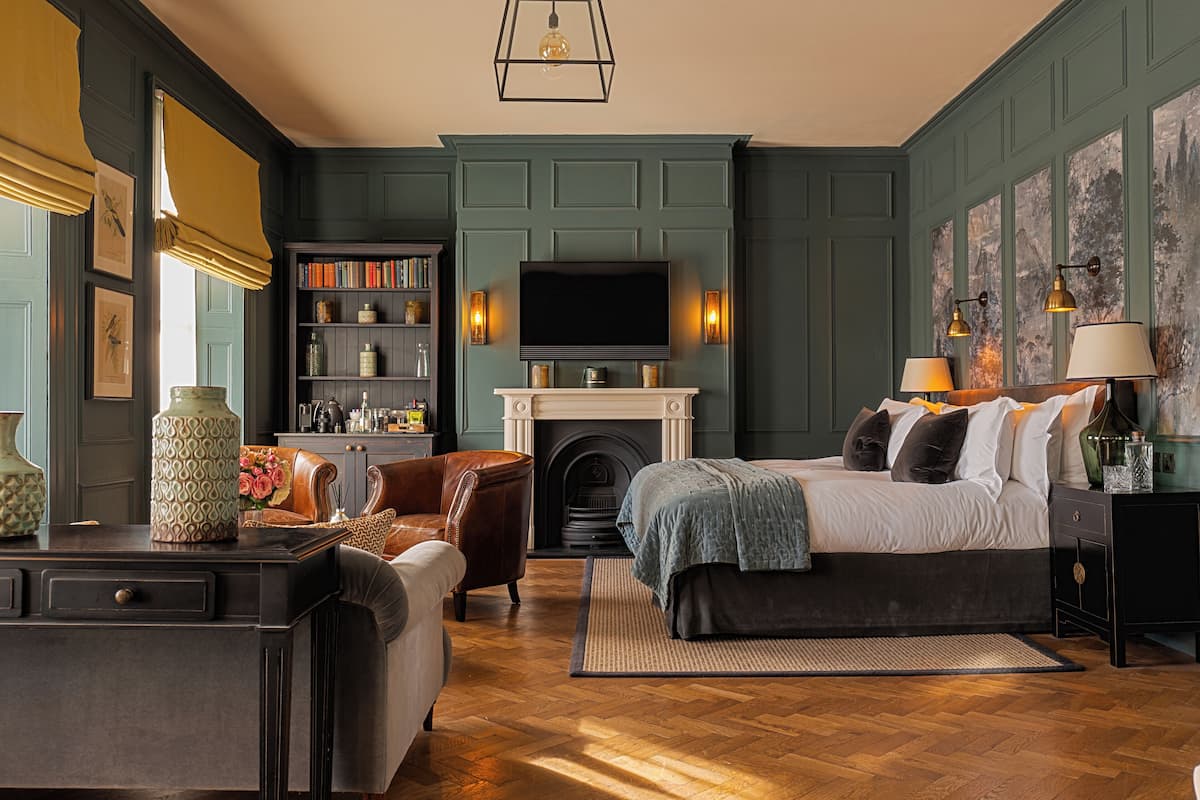 Executive Double Room | Egyptian cotton sheets, down comforters, minibar, in-room safe