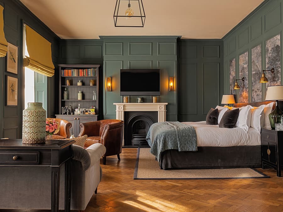 Egyptian cotton sheets, down duvets, minibar, in-room safe