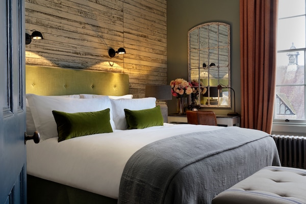 Deluxe Double Room | Egyptian cotton sheets, down duvets, minibar, in-room safe