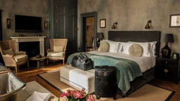 Executive Double Room | Bathroom | Separate bathtub and shower, designer toiletries, hair dryer, bathrobes