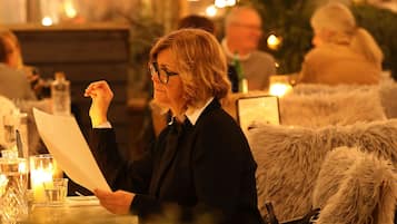 2 restaurantes; se sirve desayuno, almuerzo y cena; cocina británica