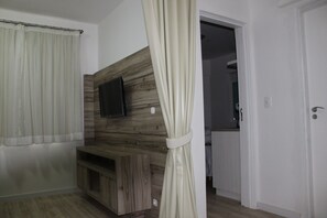 En 32-tommers LED-TV med kabel-kanaler samt TV