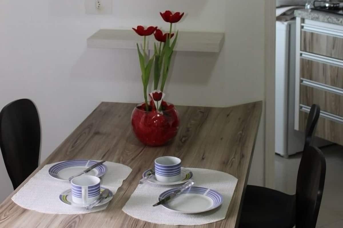 Habitación estándar, 1 cama matrimonial y sofá cama | Servicio a la habitación