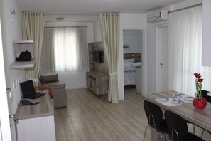 En 32-tommers LED-TV med kabel-kanaler samt TV