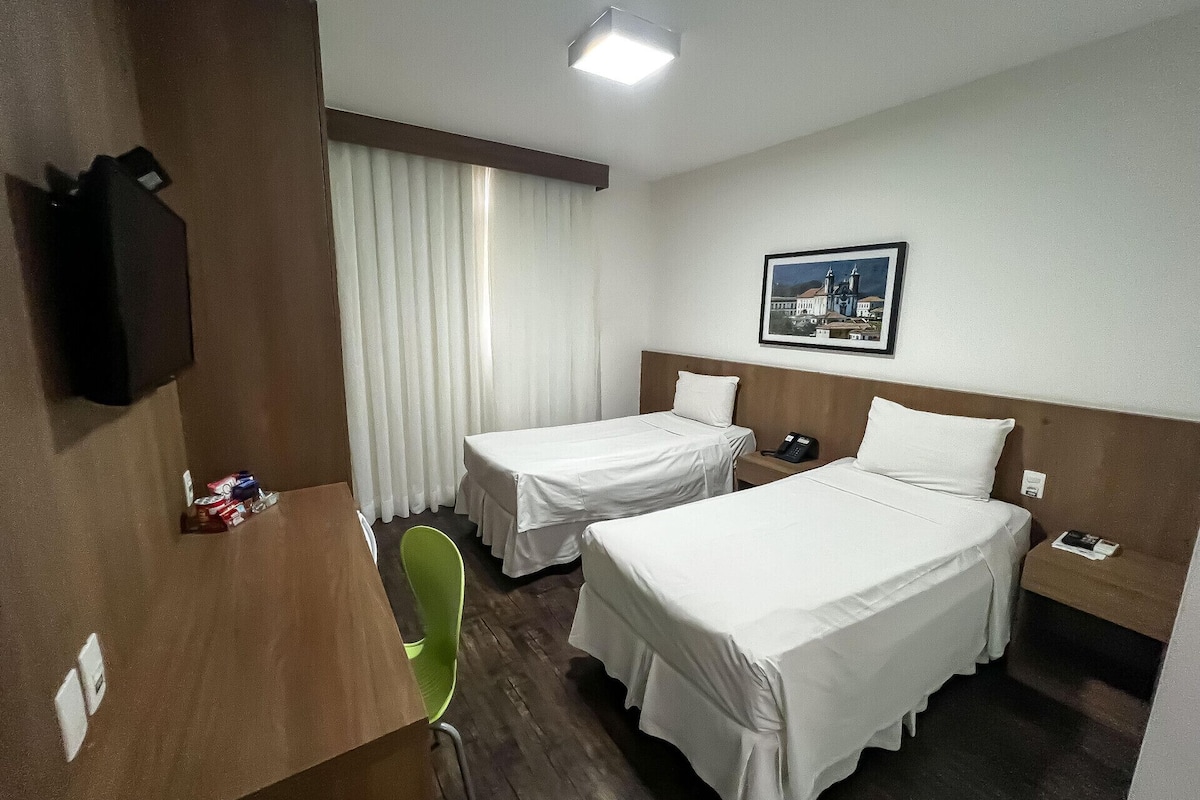 มินิบาร์, ตู้นิรภัยในห้องพัก, โต๊ะทำงาน, Wi-Fi ฟรี