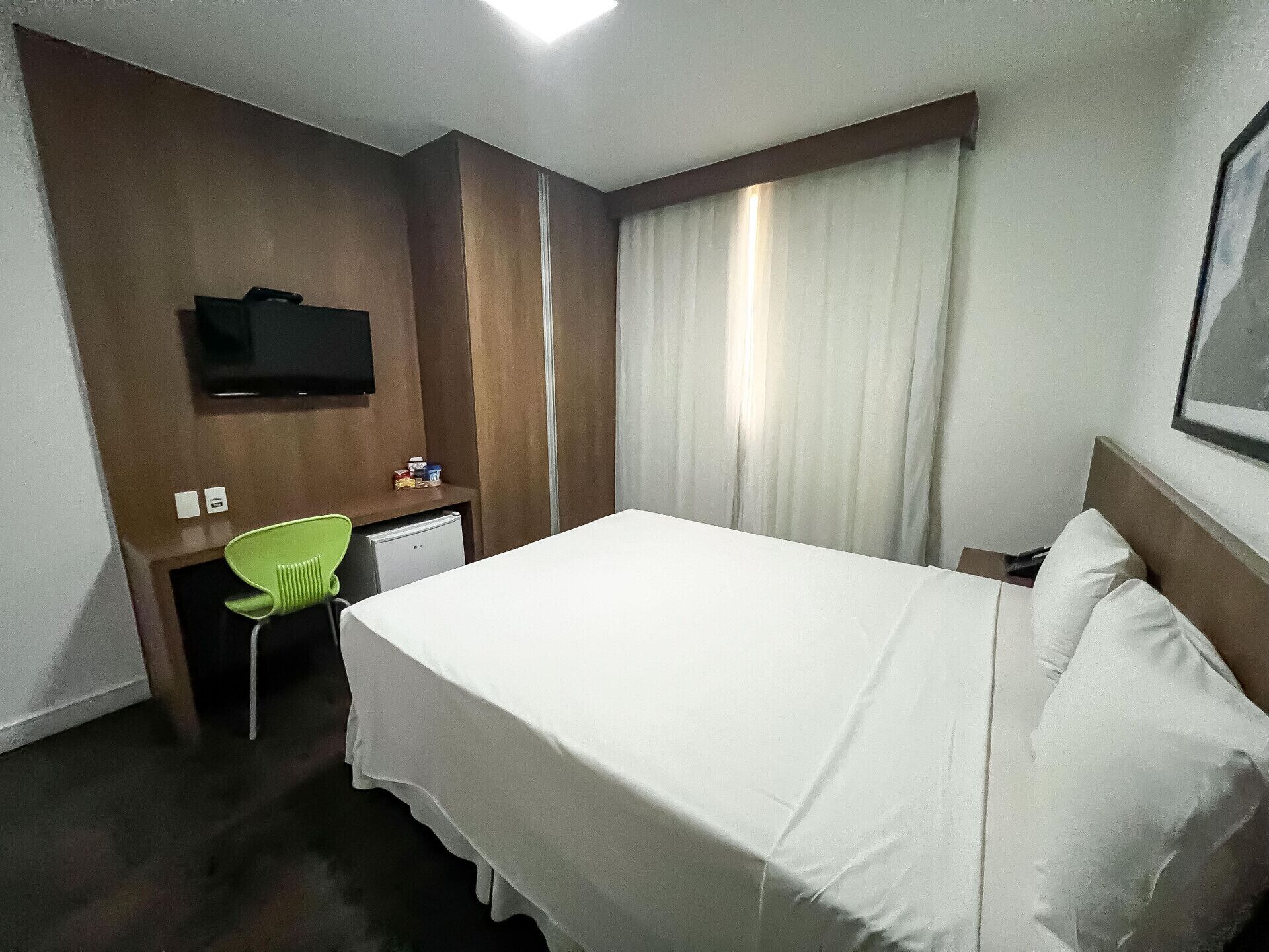 Minibar, Zimmersafe, Schreibtisch, kostenloses WLAN