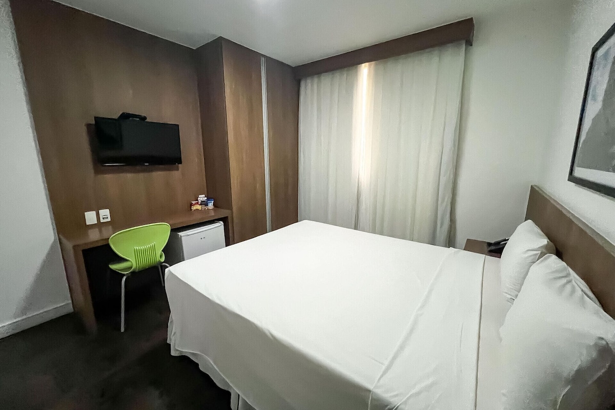 มินิบาร์, ตู้นิรภัยในห้องพัก, โต๊ะทำงาน, Wi-Fi ฟรี