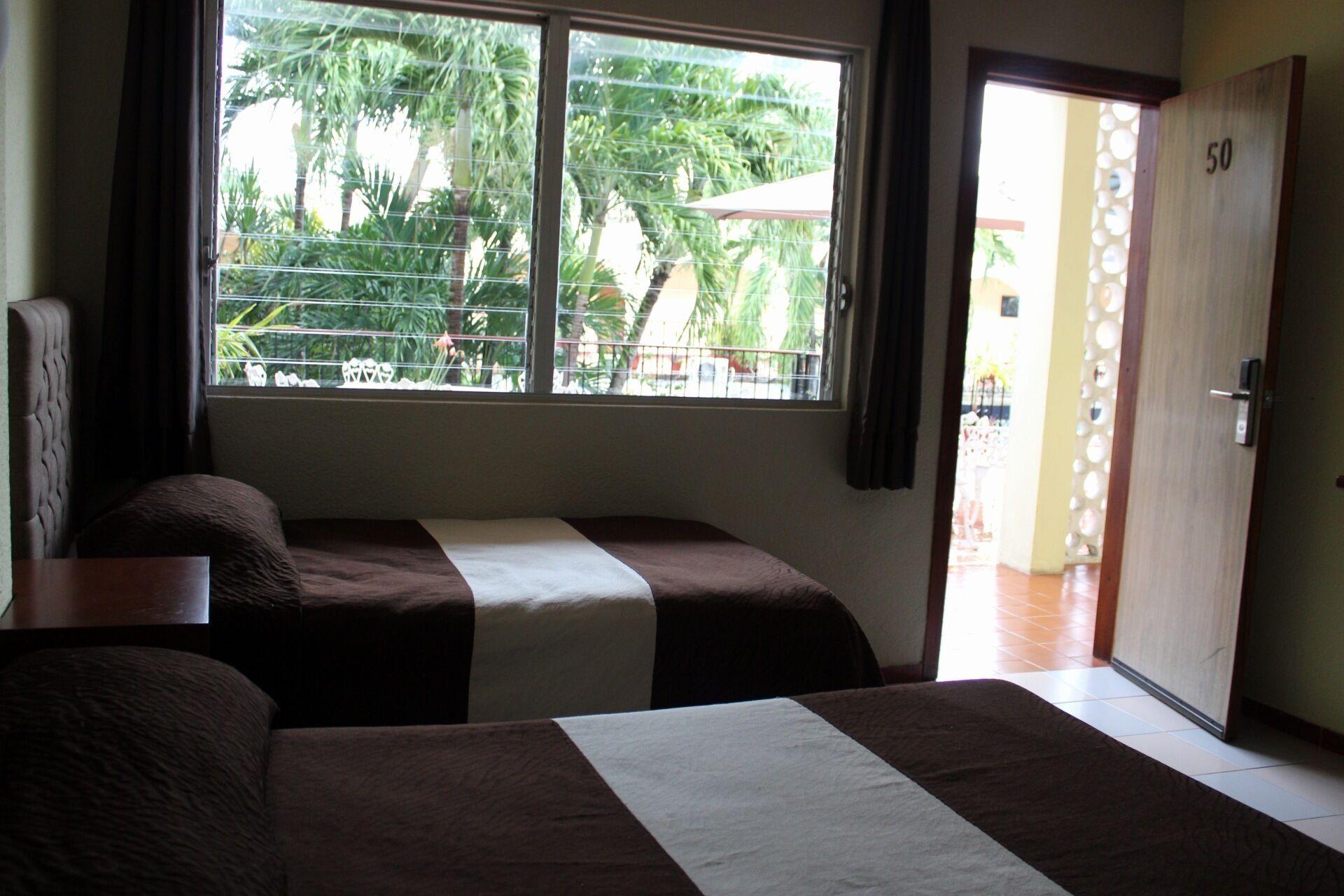 Standard Twin Room | In-room safe, soundproofing