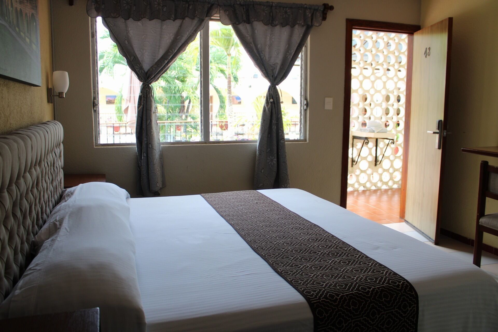 Comfort Room | In-room safe, soundproofing