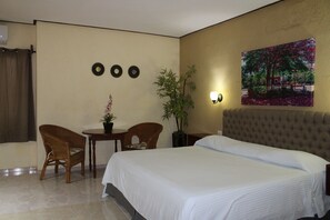 Kamar Standar | Brankas dan kedap suara