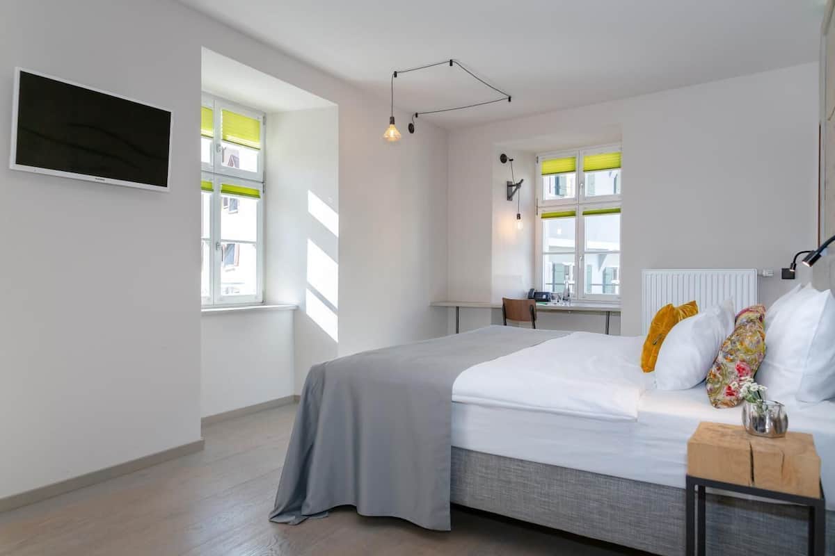 Tweepersoonskamer, balkon | Een kluis op de kamer, geluiddichte muren, gratis wifi, beddengoed
