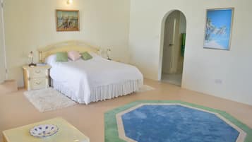 Apartamento, 2 quartos | 4 quartos, roupas de cama premium, cofres nos quartos
