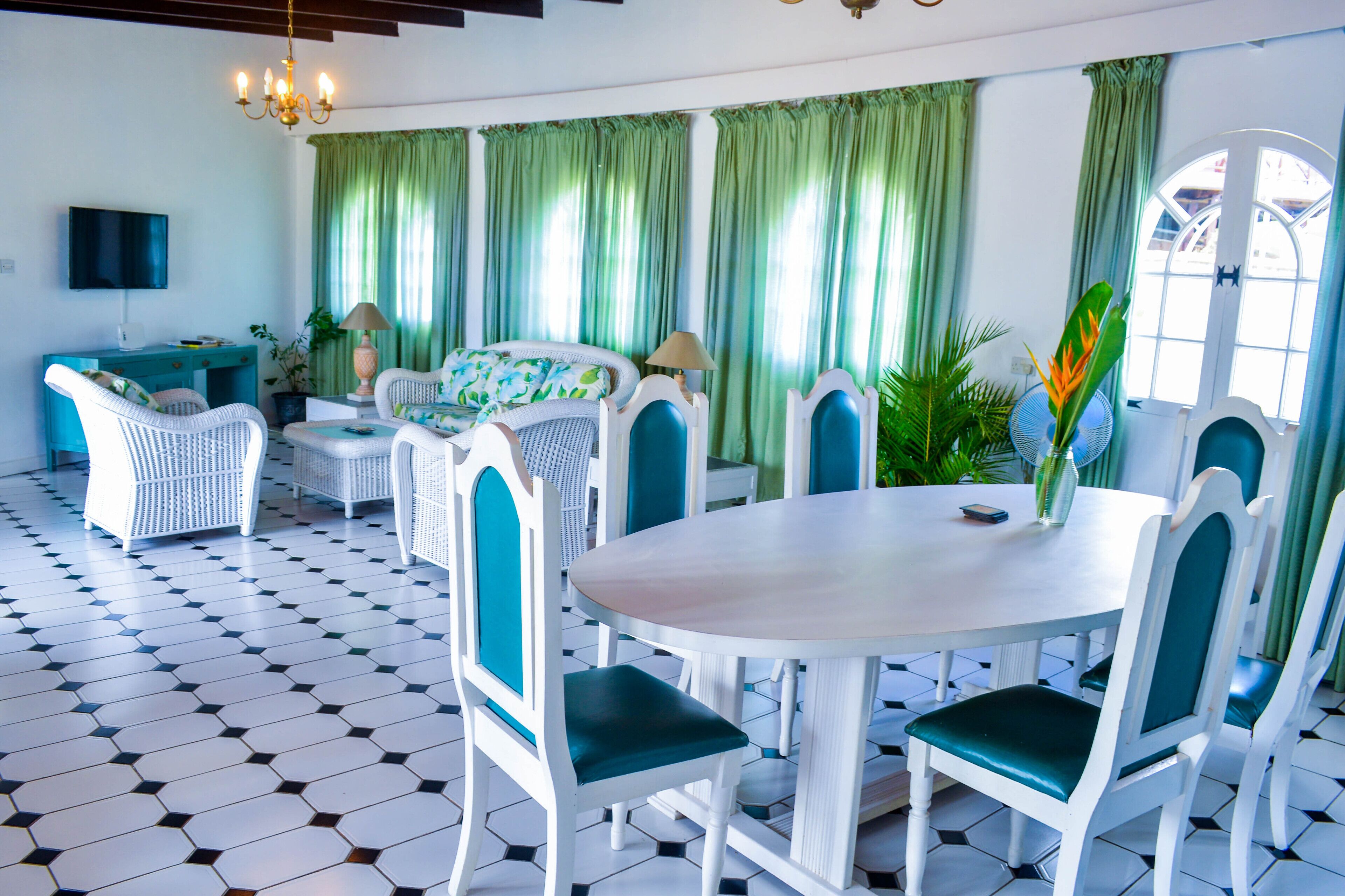 ヴィラ 4 ベッドルーム | リビング エリア | 薄型テレビ