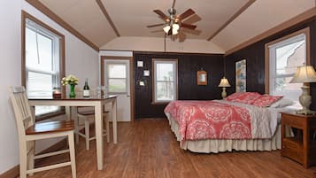 Premium 1 Bedroom Waterfront Cottage, Full Kitchen | Pillow-top beds, iron/ironing board, free WiFi, bed sheets