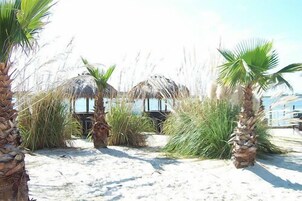 Traslado desde/hacia la playa, kayak, paseos en botes a motor