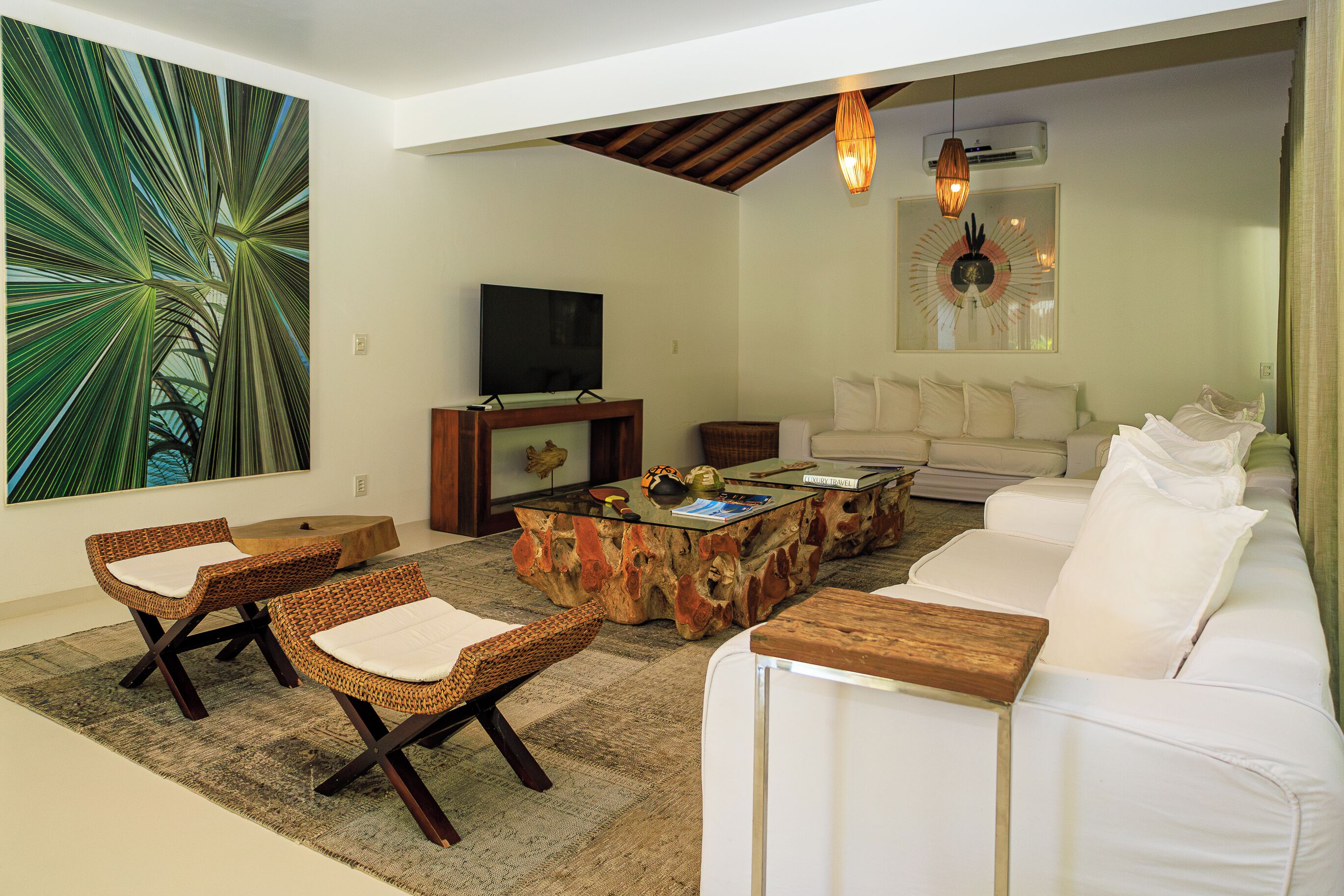 villa maloca | living area | 100-cm flat-screen tv with cable channels, tv