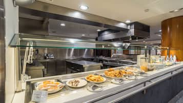 Colazione continentale, servita tutte le mattine (10 EUR a persona)