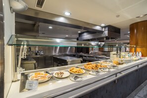 Déjeuner continental (10 EUR par personne)