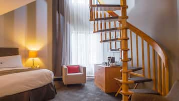 Mezzanine Suite, 2 Queen Beds, River Side | Egyptian cotton sheets, premium bedding, individually decorated